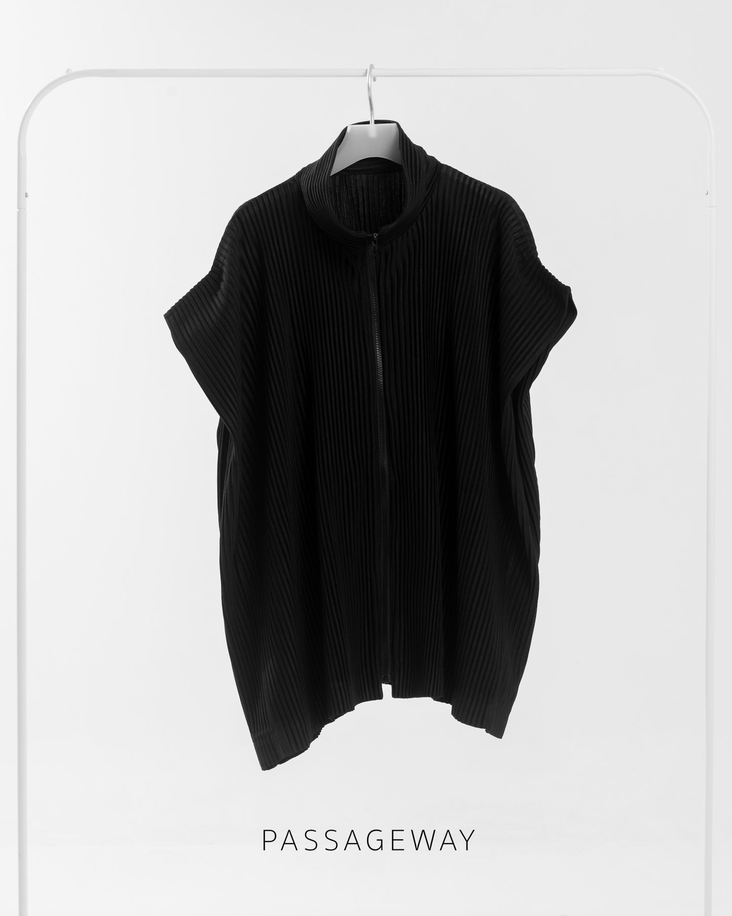 Pleated Zipped Vest Coat