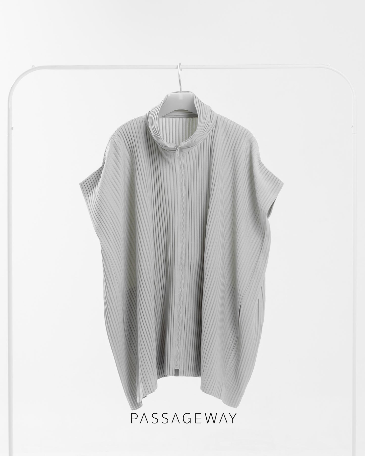 Pleated Zipped Vest Coat